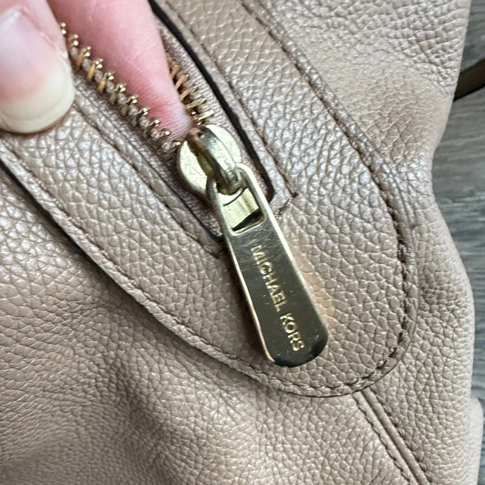 Michael Kors Leighton Satchel Shoulder Bag Gold Chain Camel Pebbled Leather Chic
